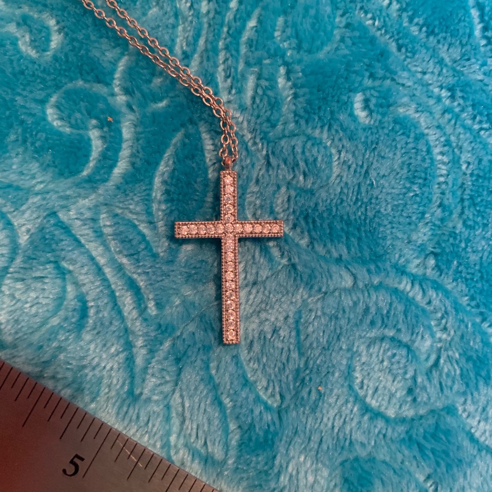 Cross necklace silver